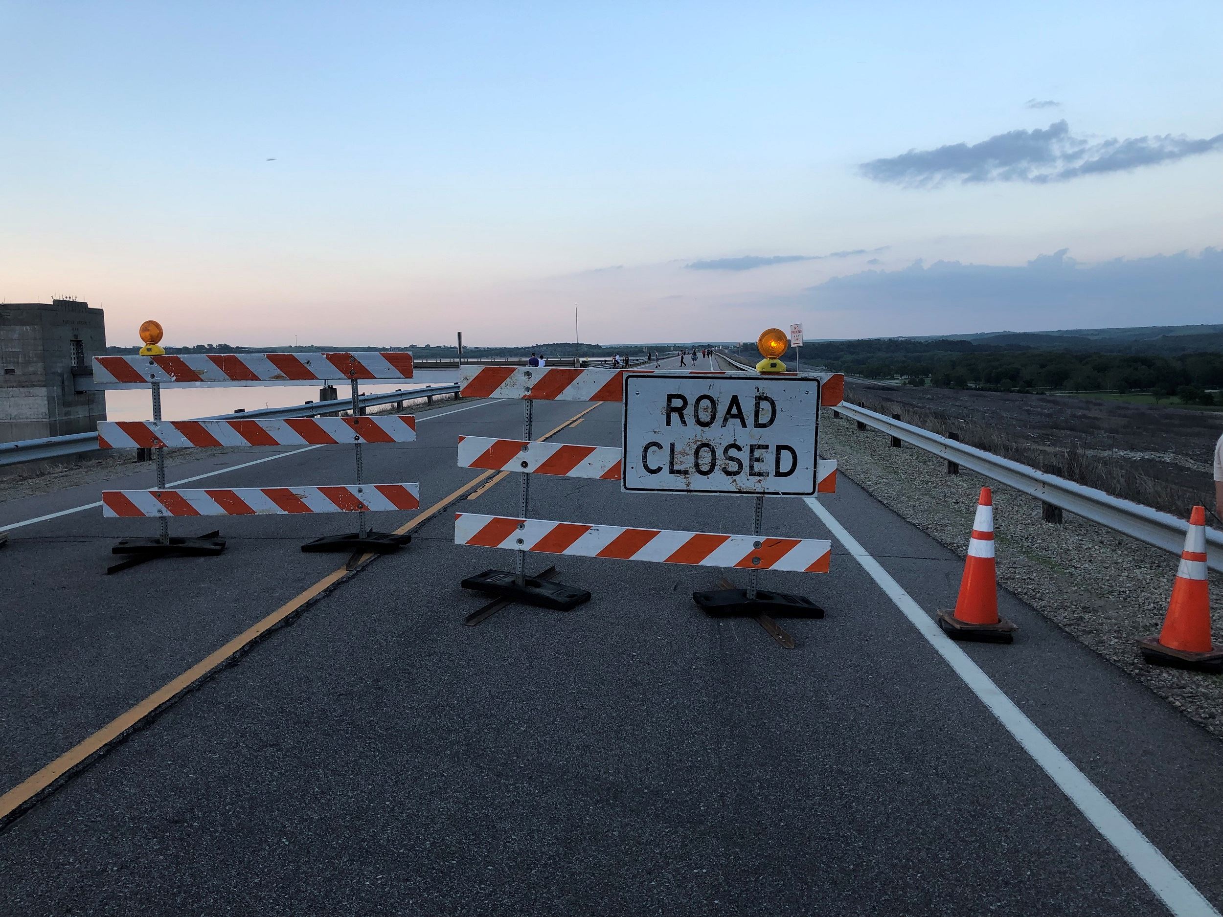 road closed signs K-13